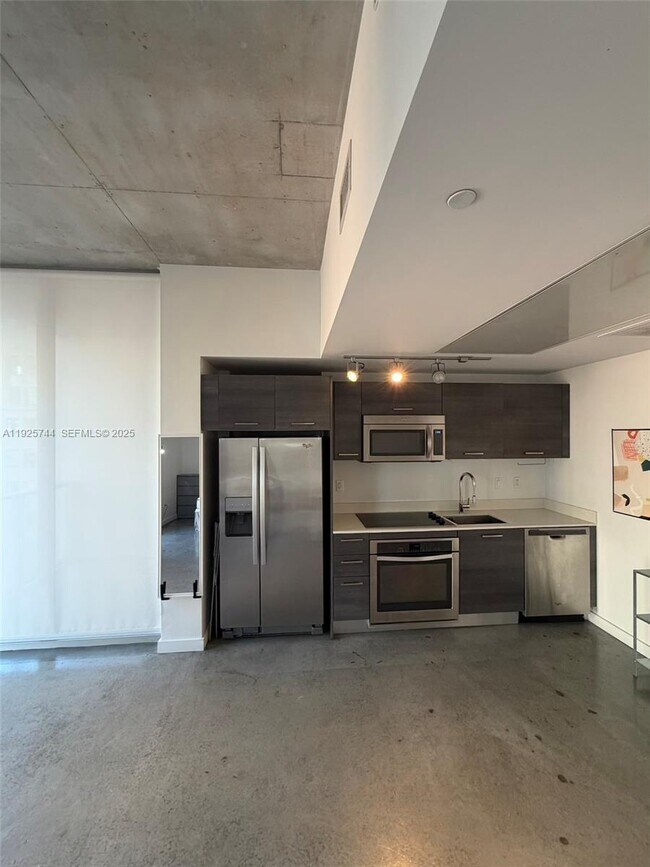 Building Photo - 151 SE 1st St