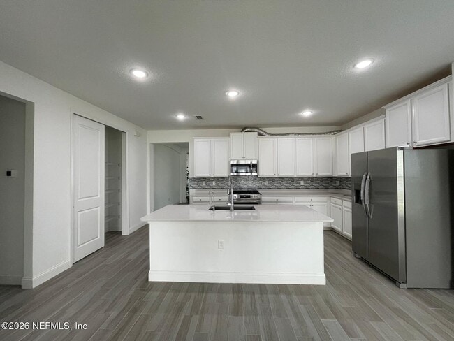 Building Photo - 182 Pine Candle Way