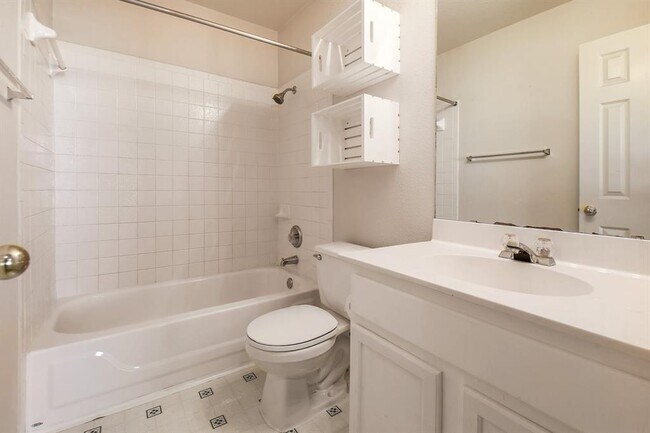 Building Photo - 1036 Doras Dr