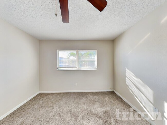 Building Photo - 3516 E Roundtree Dr