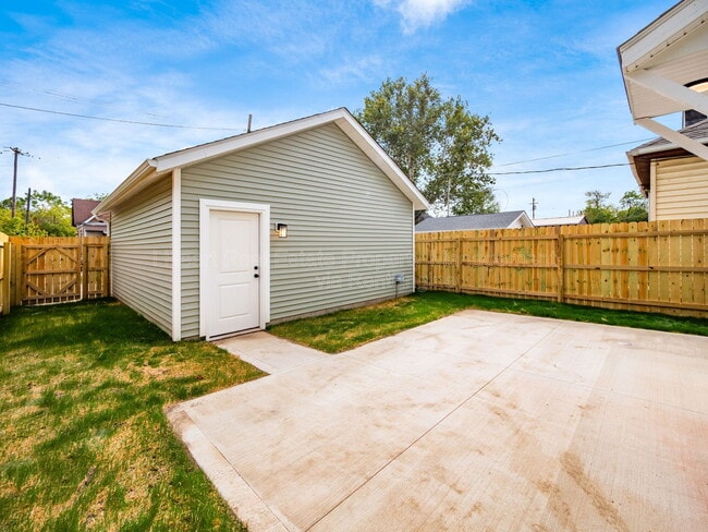 Building Photo - 166 Wisconsin Ave