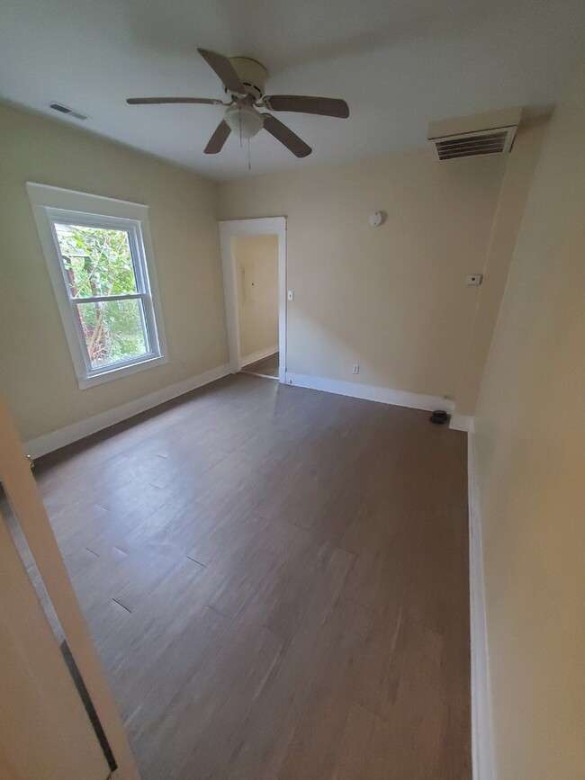 Building Photo - "2-Bedroom Duplex Home in Louisville with ...