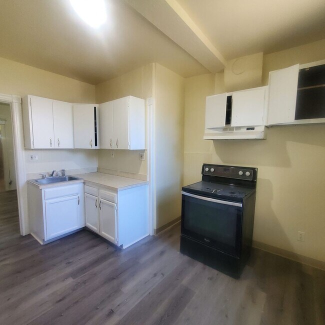 Building Photo - 37 S 13th St