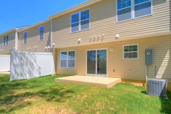 Building Photo - Available for the 2026-2027 lease term.