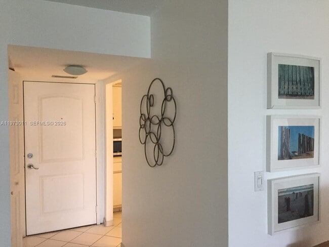 Building Photo - 100 Bayview Dr