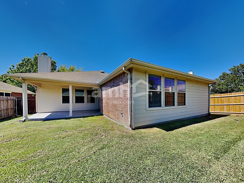 Building Photo - 517 Pinto Ln