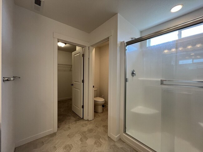 Building Photo - Stunning 3 Bedroom with Bonus Room | Solar Panels, Stainless Steel Appliances & Fenced Backyard