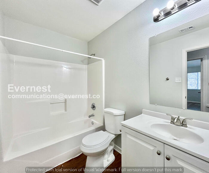 Building Photo - 246 Creek Cove Dr