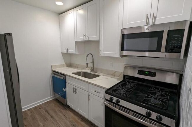 Building Photo - 7112 Donnell Pl