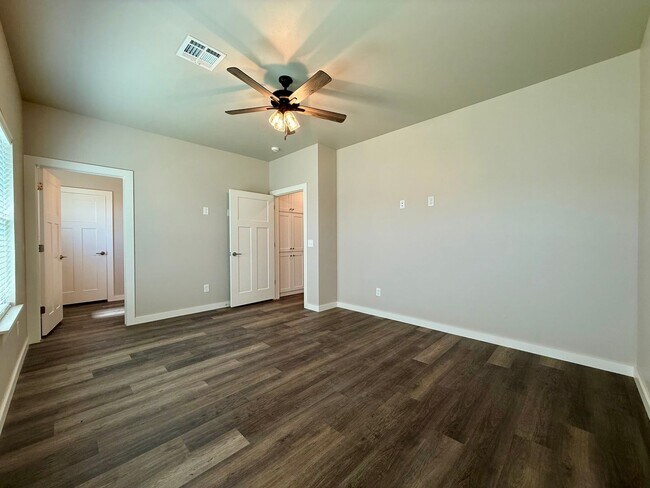 Building Photo - Brand NEW Large 1 Bed, 1 Bath in Beautiful...