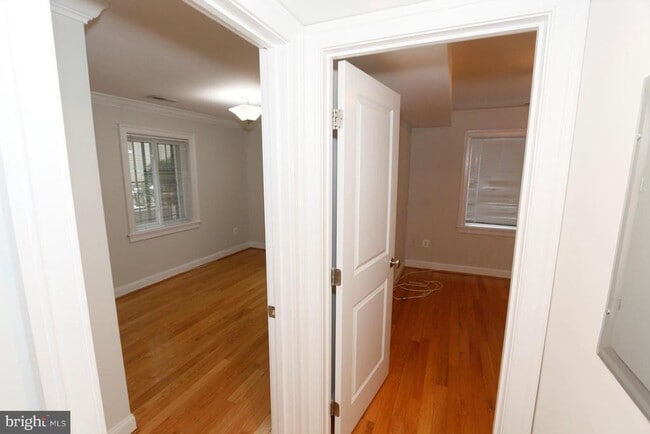 Building Photo - 1901 Lincoln Rd NE