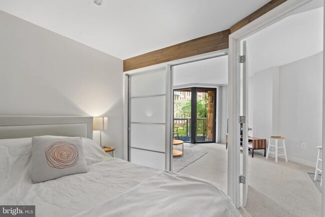 Building Photo - 616 E St NW