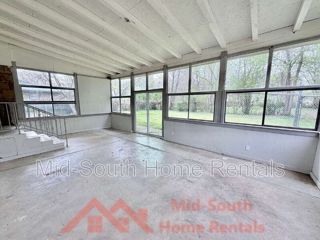 Building Photo - 1603 Delano Ave