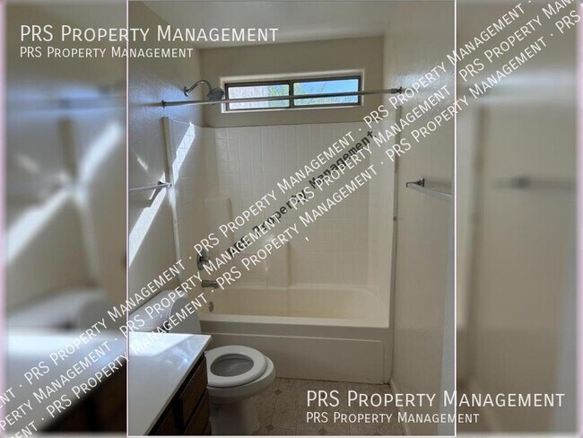 Building Photo - 1744 E Robin Ln