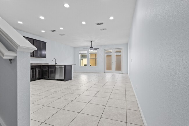 Building Photo - 11408 Center Lake Dr