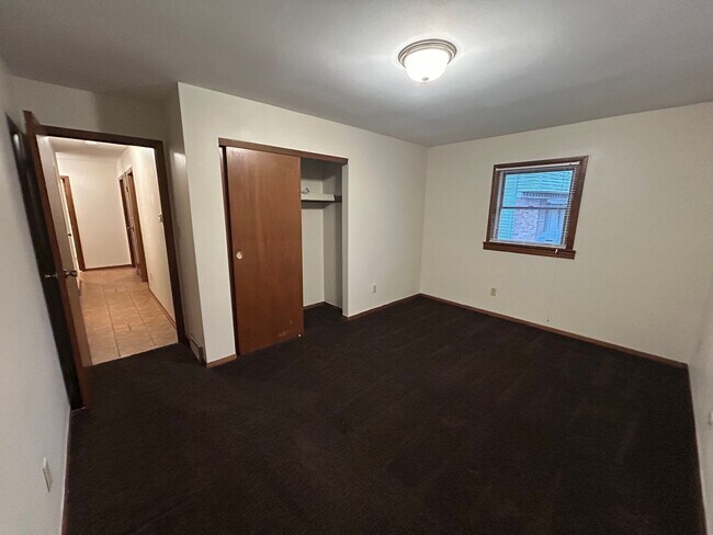 Building Photo - 3 Bedroom 2 Bath Ranch Style Home in Forest Park