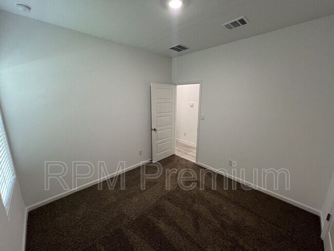 Building Photo - 1255 Drago Dr
