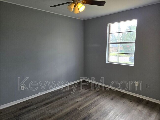 Building Photo - 2675 Teakwood Dr