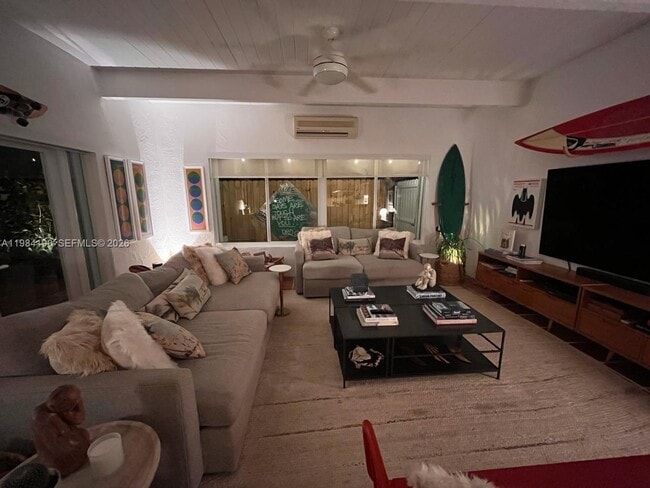 Building Photo - 240 Greenwood Dr