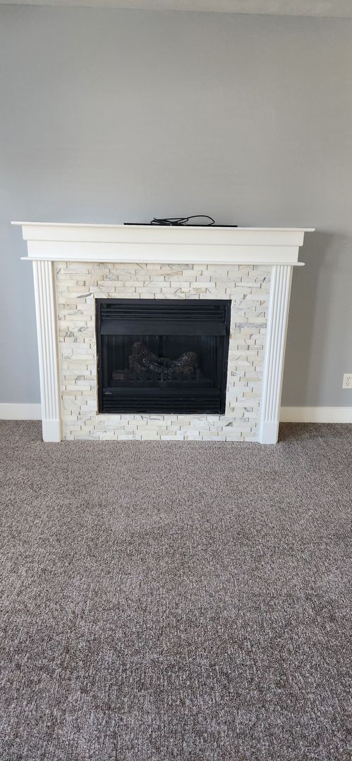Building Photo - Luxury 3 Bedroom Plus Den in Sandy!