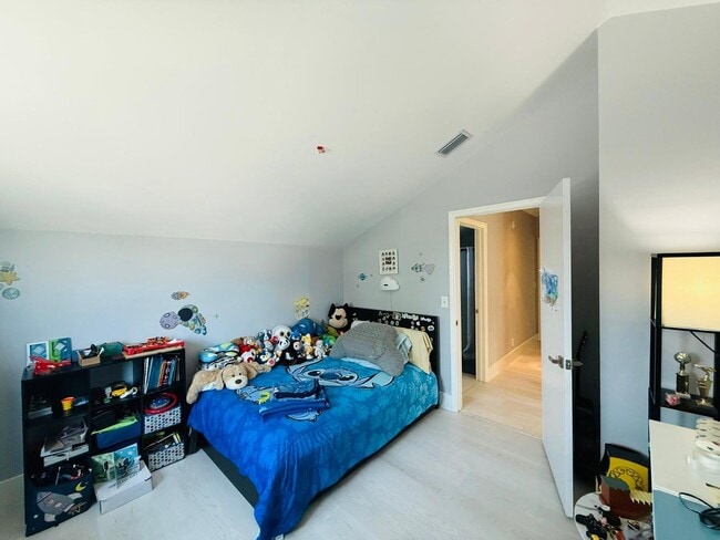 Building Photo - 5831 Thisledown Ct