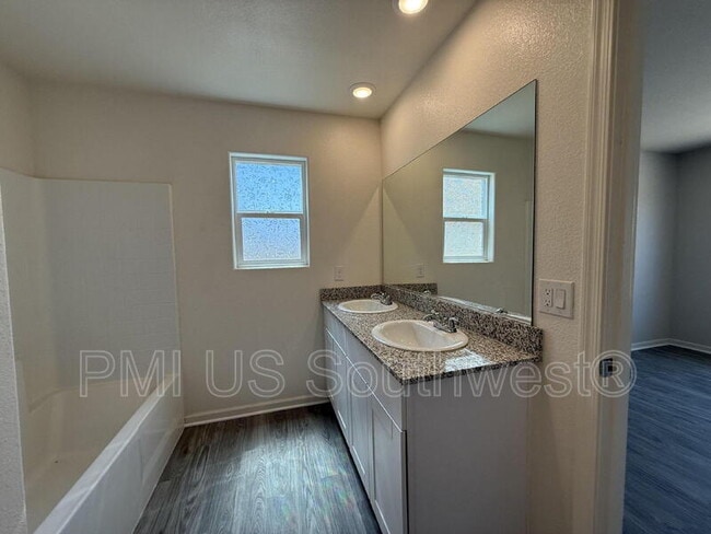 Building Photo - 2411 Village Dr