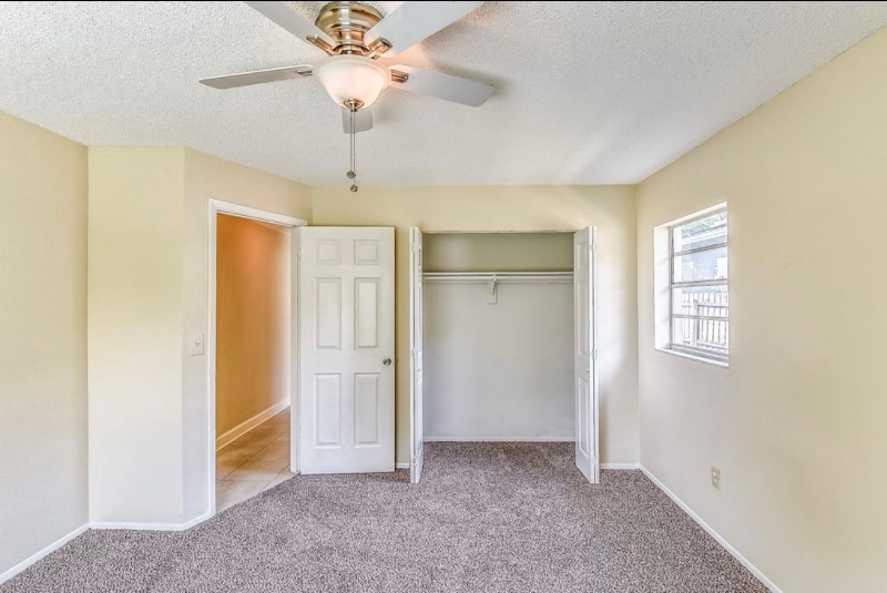 Building Photo - 6427 Summit Dr