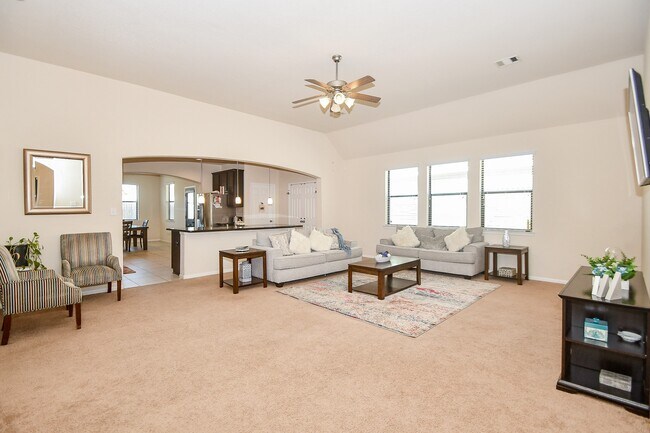 Building Photo - 5619 Drumlin Field Way
