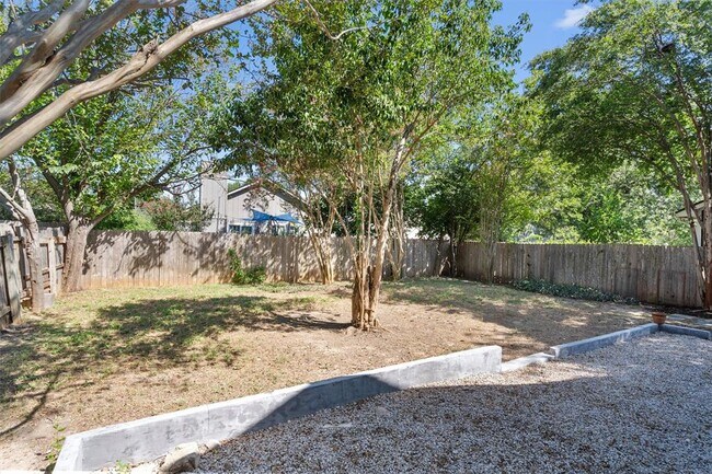 Building Photo - 12321 Emery Oaks Rd