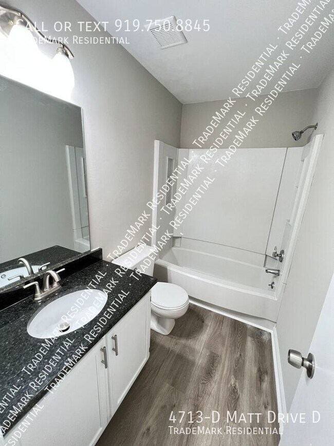 Building Photo - Charming 2 Bed 2 Bath QuadPlex