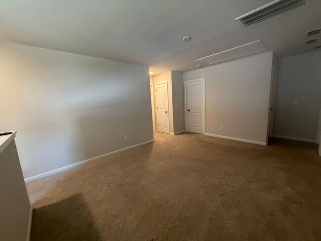 Building Photo - 70 Parkwood Ct