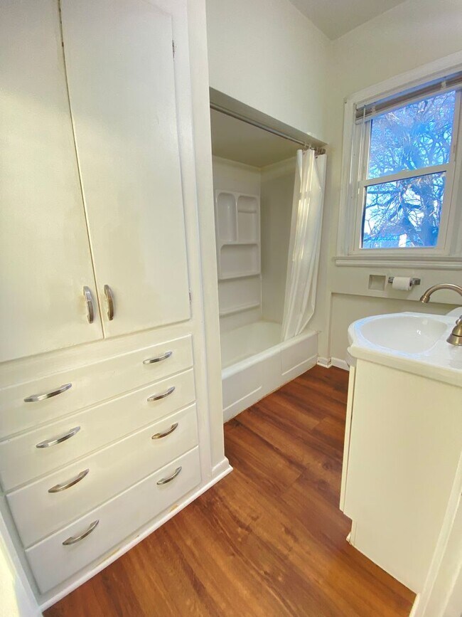 Building Photo - 1511 Oregon St