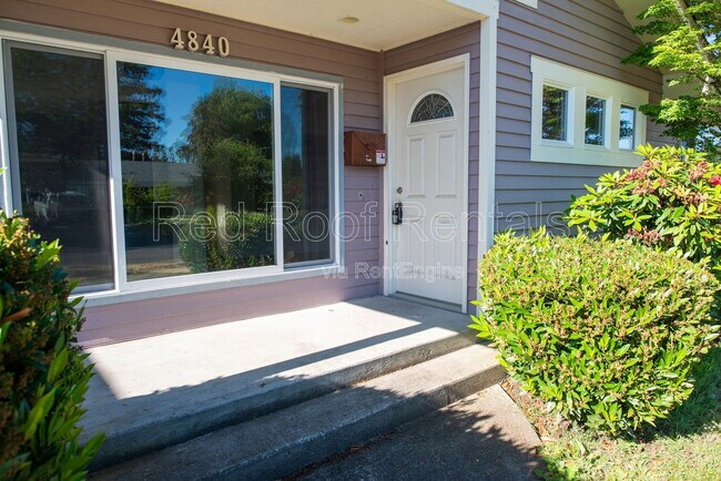 Building Photo - 4840 N 8th St