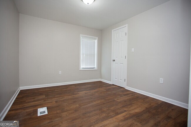 Building Photo - 1801 Marie Way