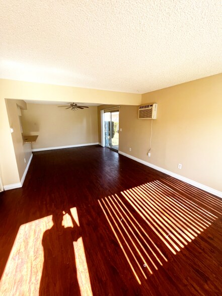 Building Photo - 835 S Oaks Ave