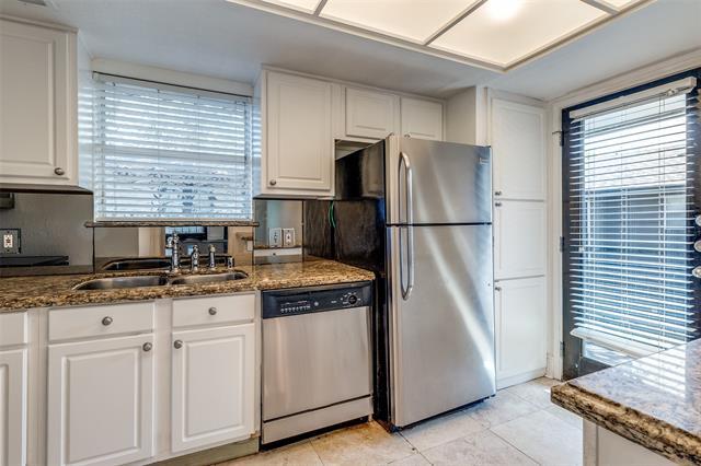 Building Photo - 10211 Regal Oaks Dr
