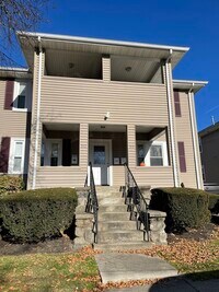 Building Photo - 374 Crescent St