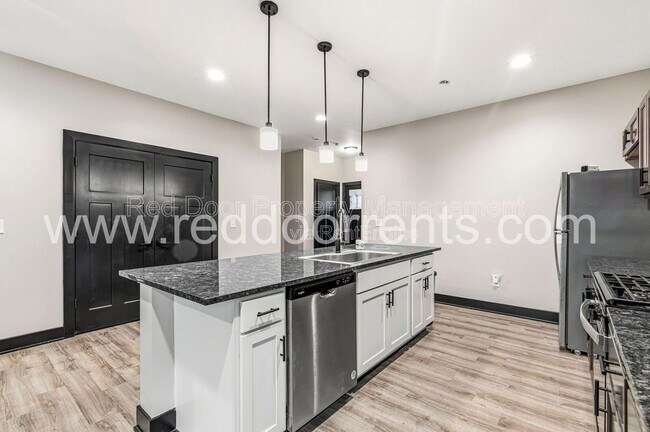 Building Photo - 416 Eastern Ave