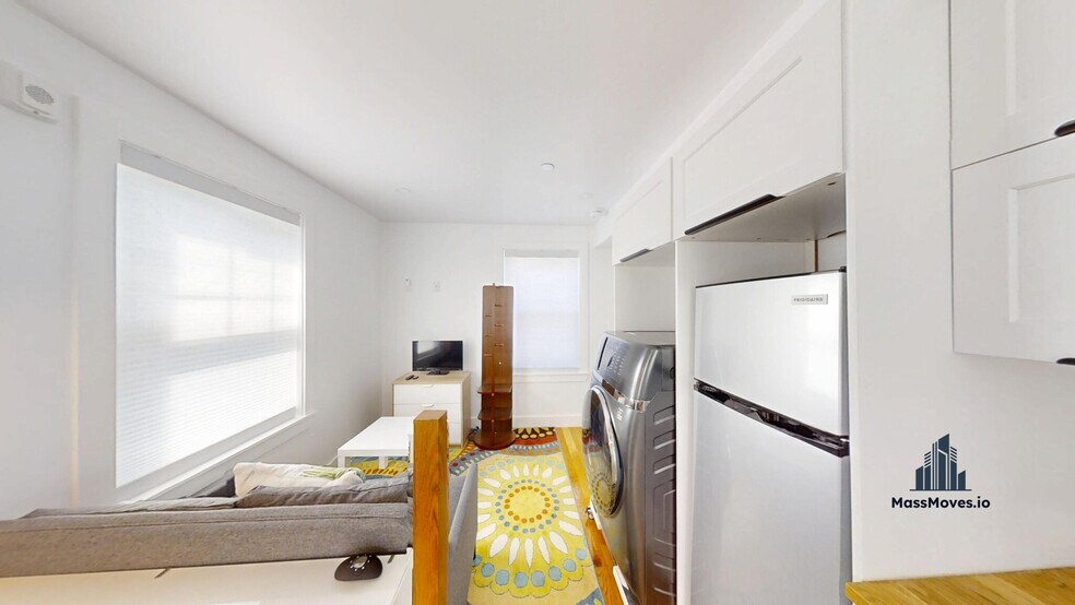 Building Photo - 36 Shepard St