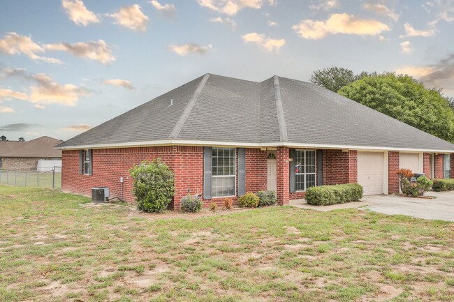 Building Photo - 12422/12424 CR 499