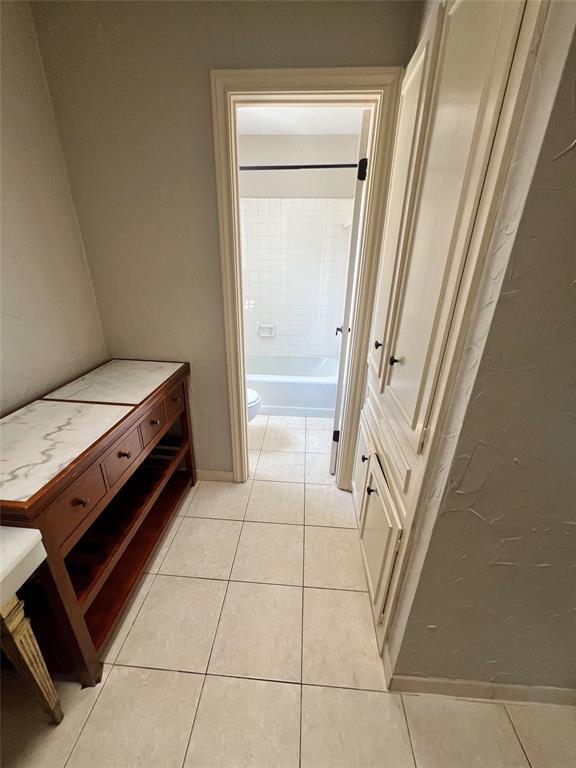 Building Photo - 7211 Mesa Dr