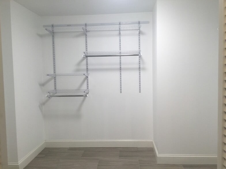 Building Photo - 16 Sherwood Dr