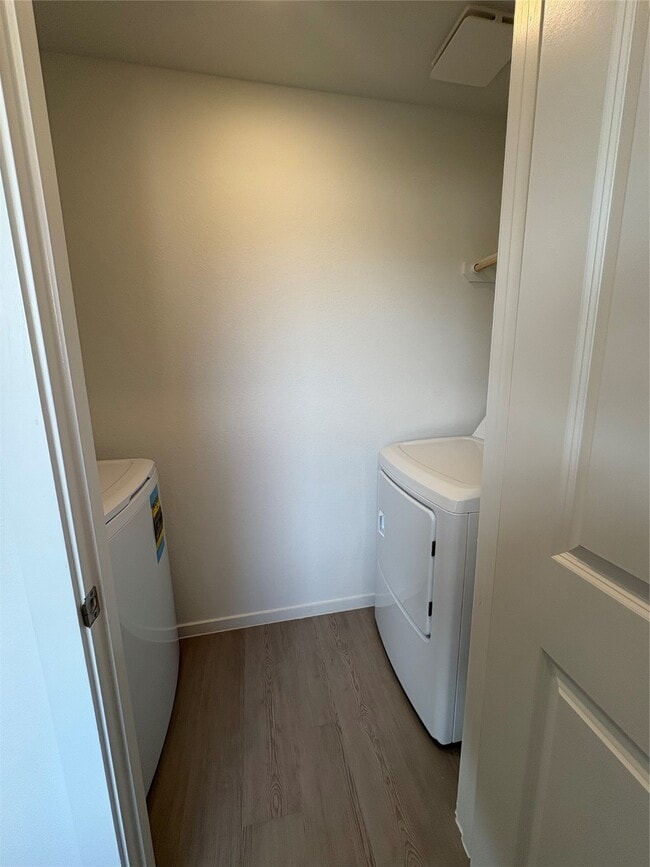 Building Photo - 909 Lago Laceno Ln