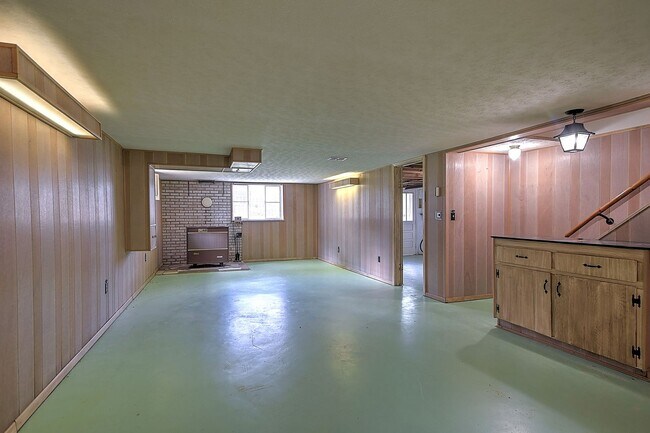 Building Photo - 208 Hogan Ave