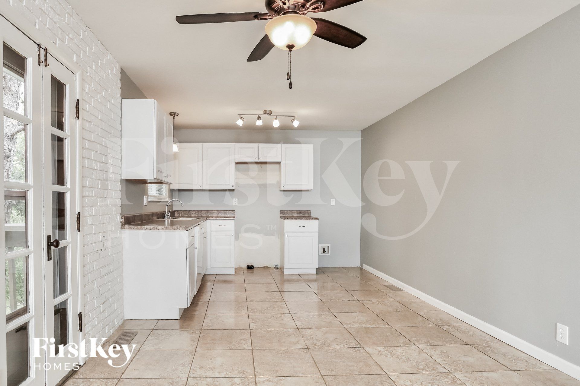 Building Photo - 706 Boca Chica Dr