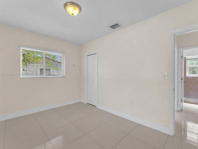 Building Photo - 6510 SW 63rd Ct