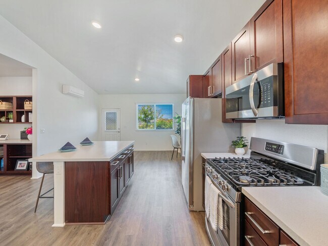 Building Photo - Lehua at Hoopili 4 bedroom 2.5 bath single...