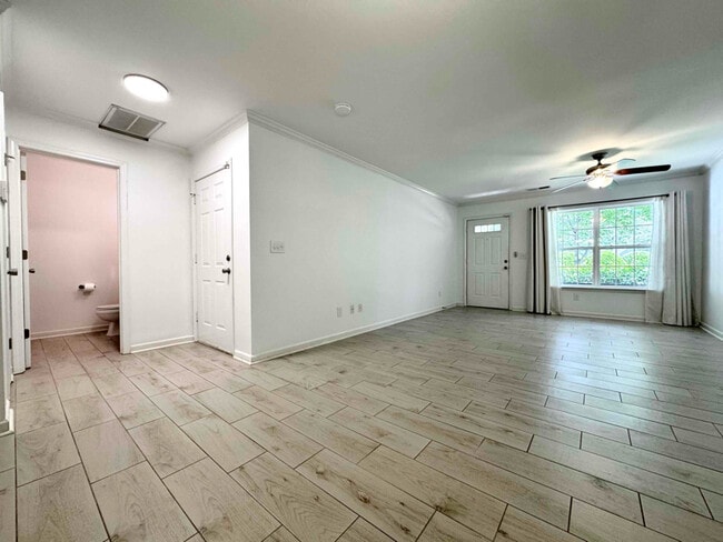 Building Photo - 8120 Christmas Ct