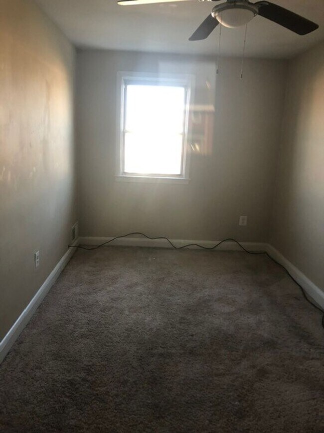 Building Photo - 2136 Redthorn Rd