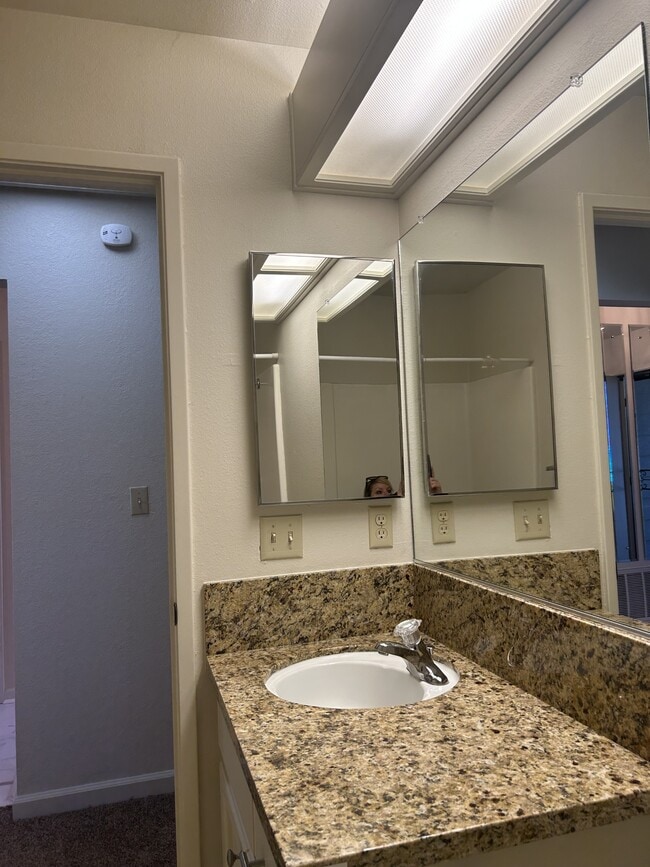 Building Photo - 2252 Southport Ln